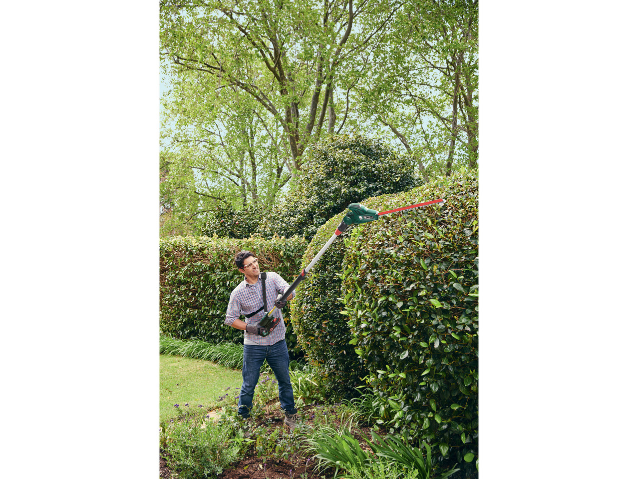 Cordless Extendable Hedge Trimmer