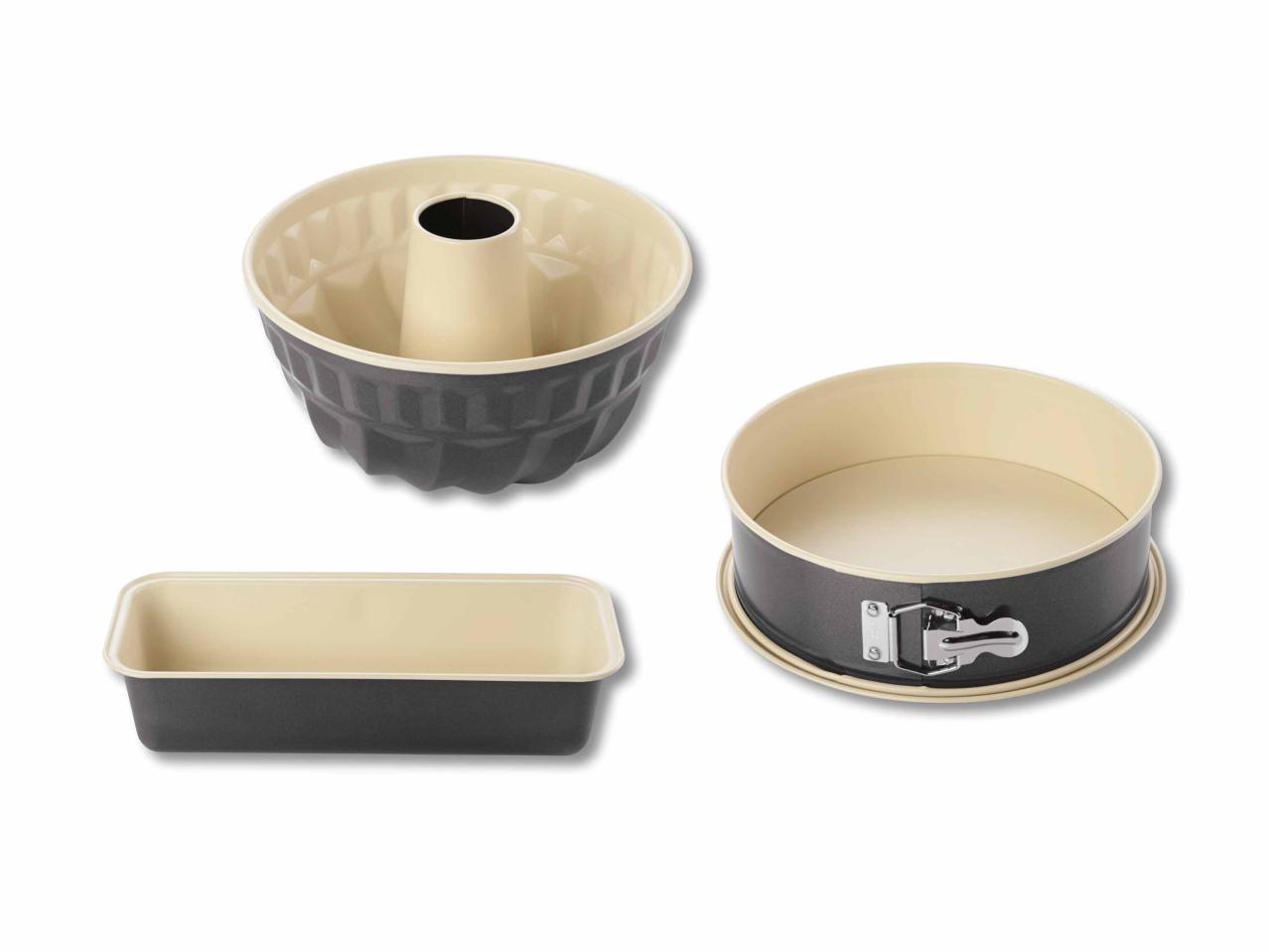 Assortiment de moules à gâteau