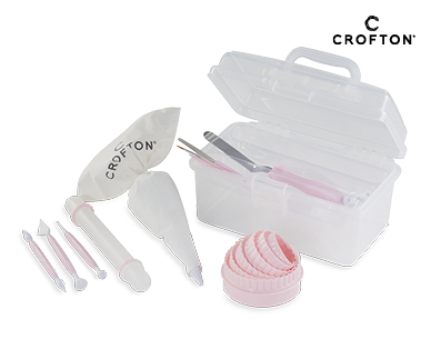CAKE DECORATING KIT