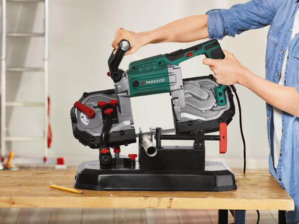 1100W METAL CUTTING BANDSAW