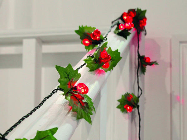 Holly Garland with Red Berries and 40 Red Leeds