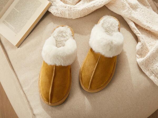Ladies' Sheepskin Slippers