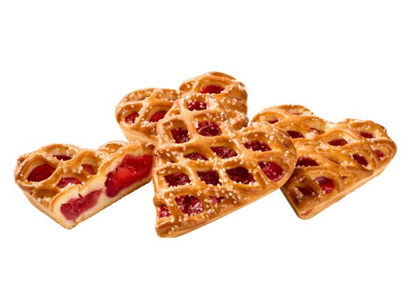 Heart-shaped Cake with Strawberry filling