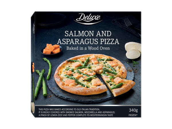 Pizza con asparagi e salmone