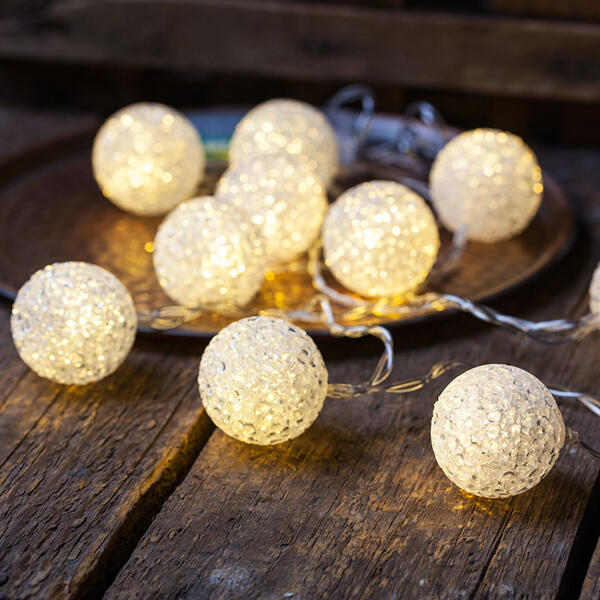 Lichterkette mit Ornamenten