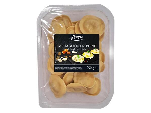 Medallions with mushrooms and truffle