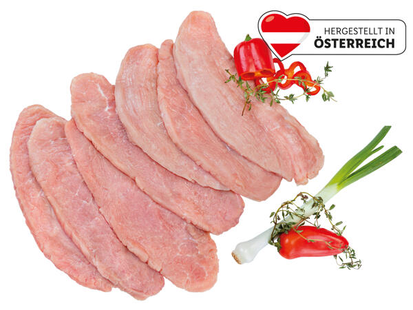 Frische Schweineschnitzel geschnitten
