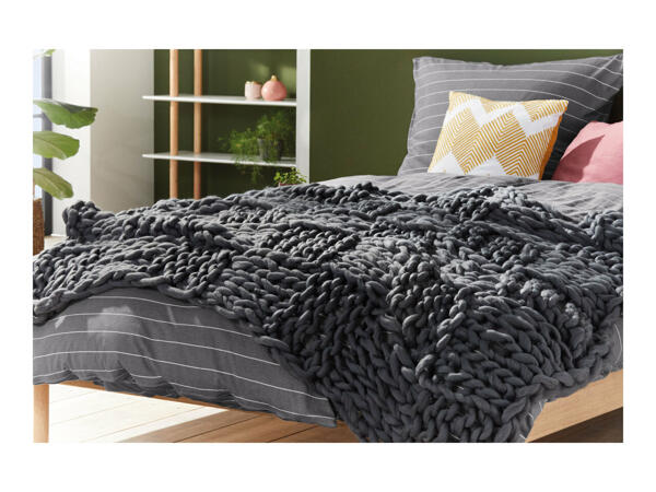 Meradiso Chunky Knitted Throw