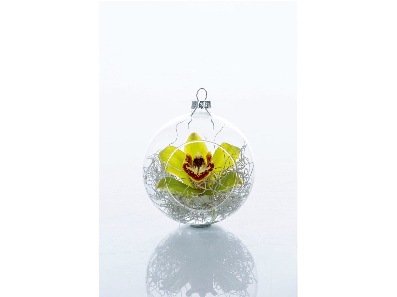 Kerstbal met orchidee
