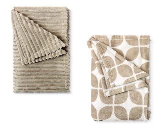 Huntington Home 
 50" x 70" Royal Plush Throw