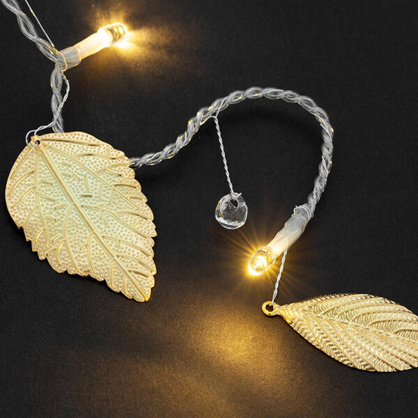 Lichterkette mit Ornamenten