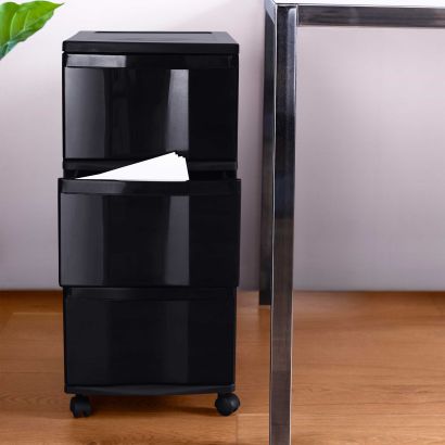 Petit meuble à tiroirs sur roulettes