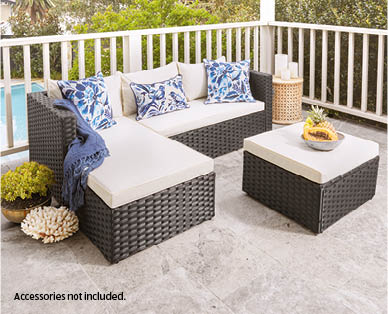 Corner Wicker Setting