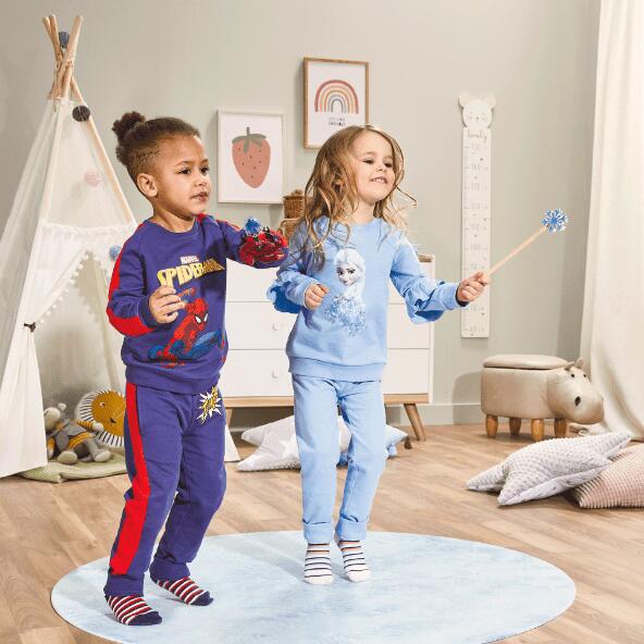 BATMAN(R)/(R)DISNEY/JURASSIC WORLD(R)/PEANUTS(R)/MARVEL(R) 				Joggingpak voor jongens