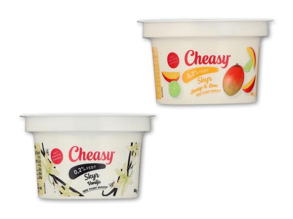 Cheasy skyr med vanilje eller mango og lime