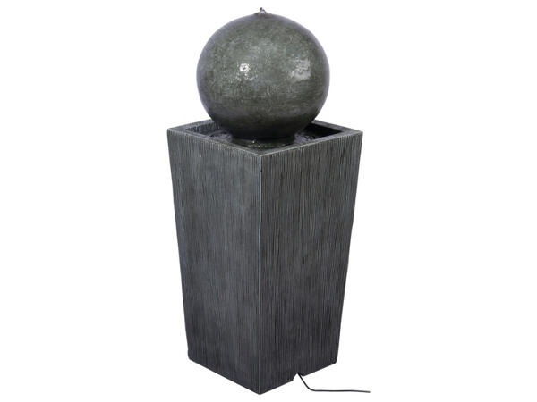 Zahradní fontána s LED osvětlením