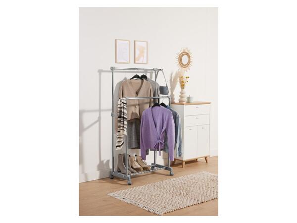 Clothes rail with swivel castors