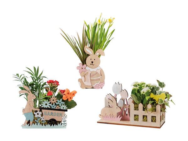 Sculpture de Pâques en bois avec fleurs