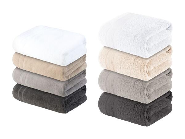 Assortiment de serviettes de toilette éponge