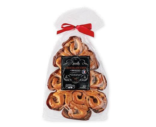 Specially Selected 
 Christmas Tree Brioche Chocolate Chip or Vanilla Cream