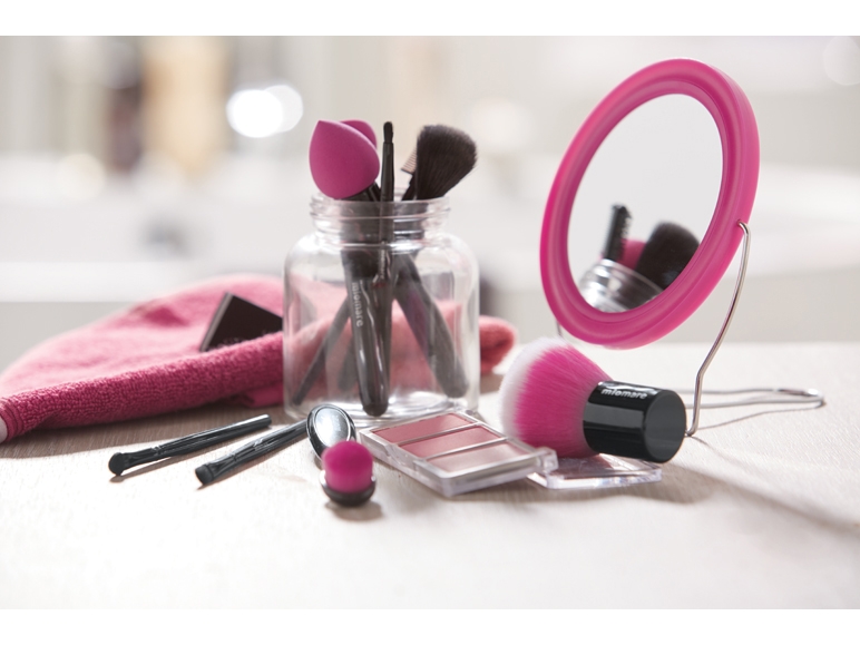 Make-Up Articles