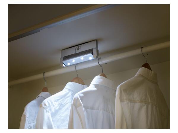 LED sensor light with motion sensor