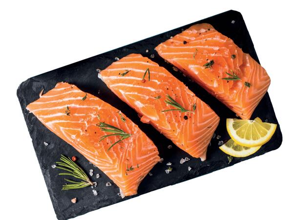 Frische Lachsfilets mit Haut