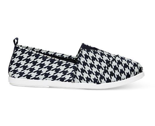 Serra
Memory Foam Canvas Slip-Ons