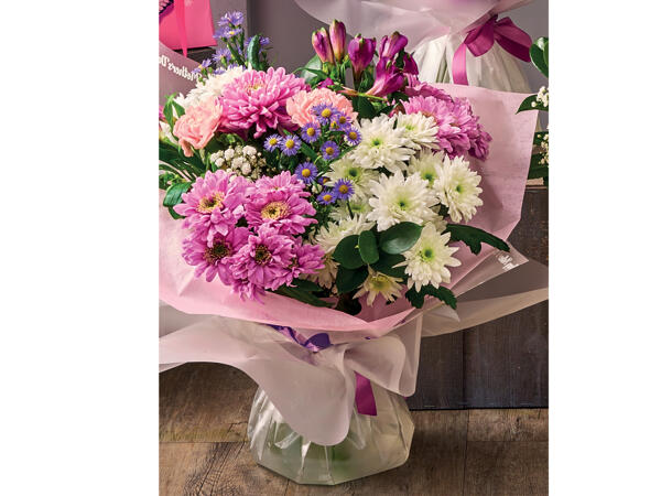 Magnificent Mum Aqua Bouquet