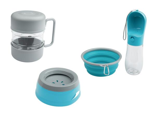 Assortiment d'écuelles et de bouteilles de voyage