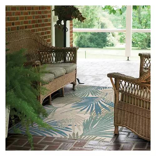 5' x 7' Outdoor Area Rug - Leaves