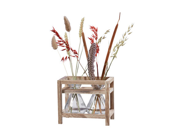 Fleurs séchées dans un verre avec support en bois