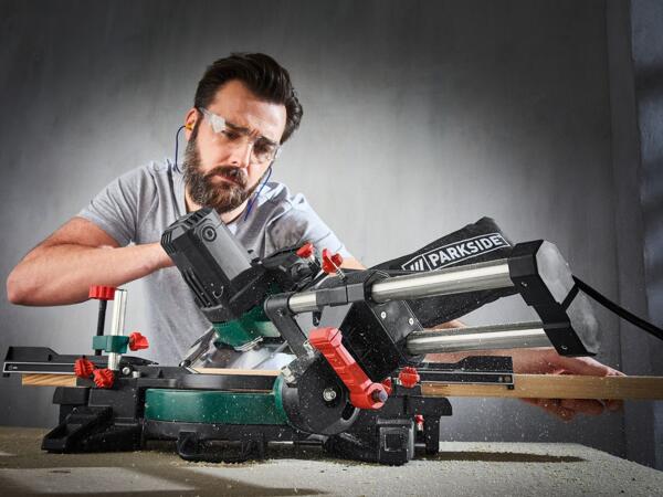 Sliding Compound Mitre Saw