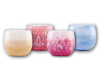 Bougie parfumée dans un verre coloré