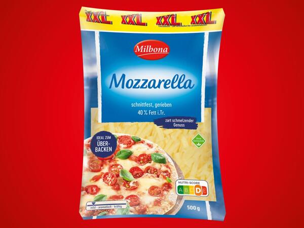 Mozzarella gerieben