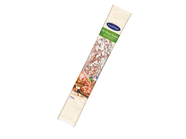 Salami med hasselnötter
