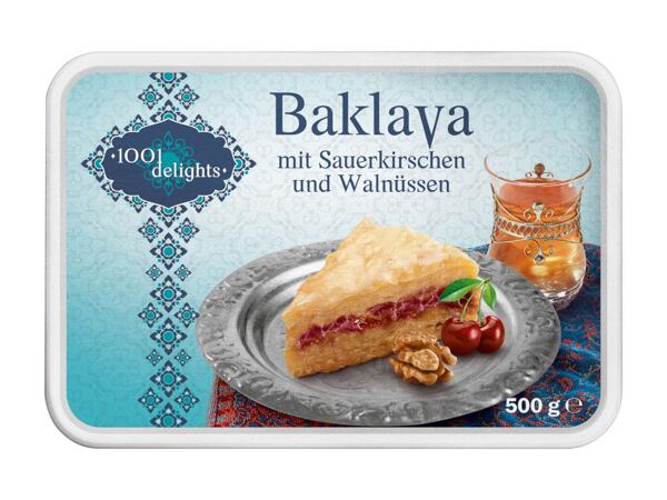 Baklava mit Walnüsse und Kirschen