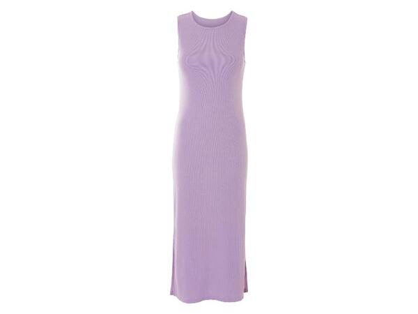 Dámské šaty, střih zdůrazňující postavu