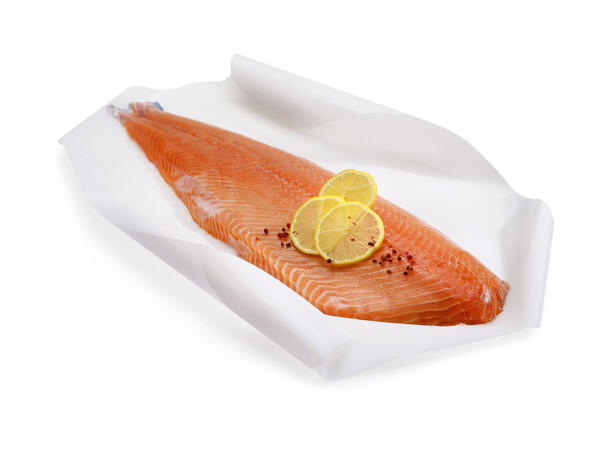 Ganzer Lachs mit Schwanzstück