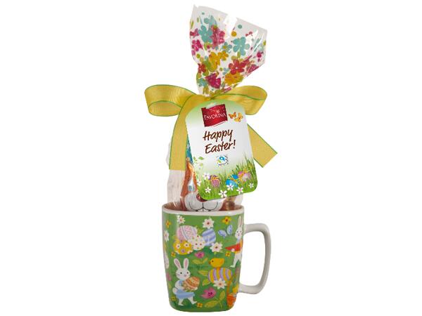 MUG WITH CHOCOLATE AND BONBONS