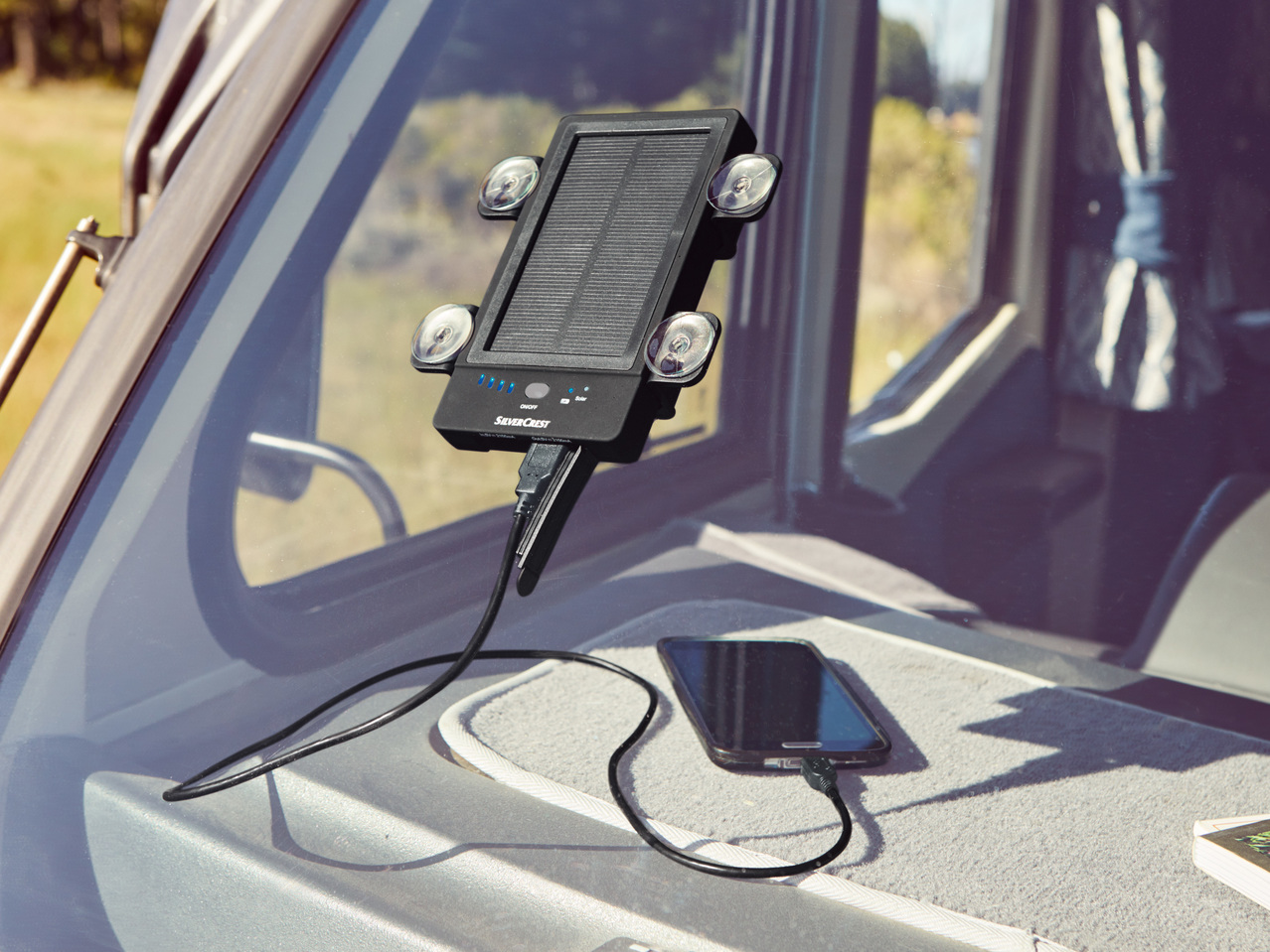 SILVERCREST(R) Powerbank mit Solarladefunktion
