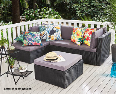 Corner Wicker Setting