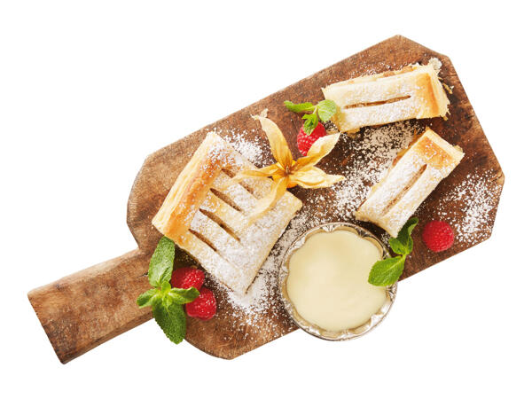 Alpenfest Style Viennese-Style Apple Strudel