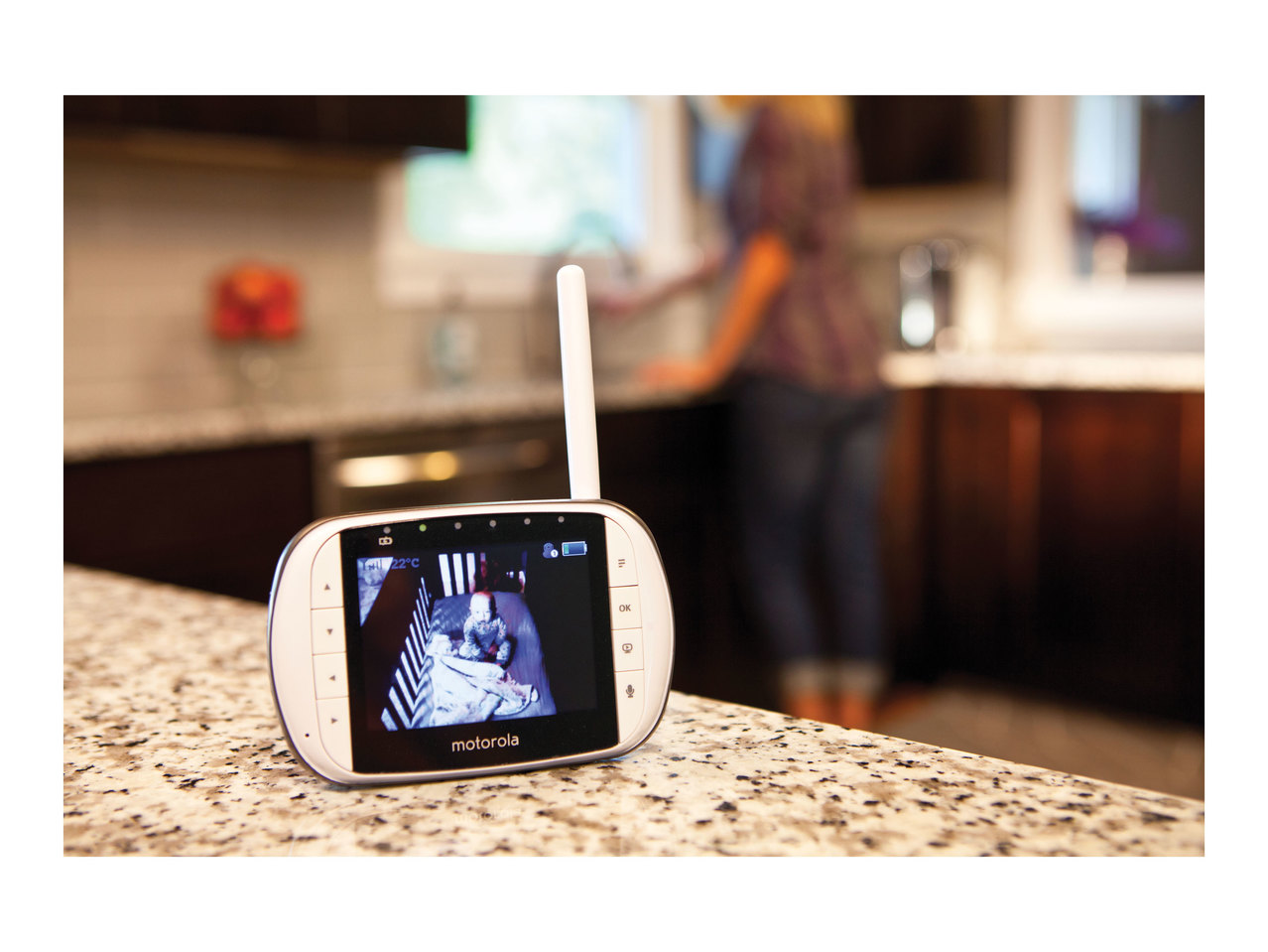 Motorola 3.5 " Digital Video Baby Monitor1