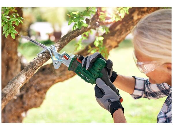 Cordless branch cutter