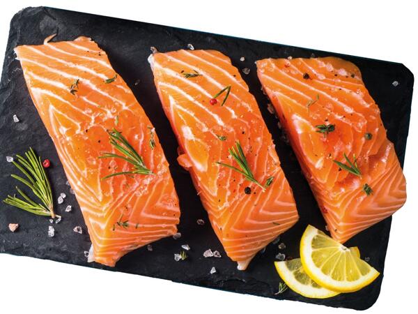 Frische Lachsfilet-Portionen