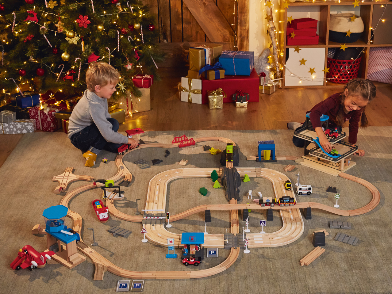 PLAYTIVE JUNIOR(R) Eisenbahn-Set, 72-teilig oder Autobahn-Set, 57-teilig