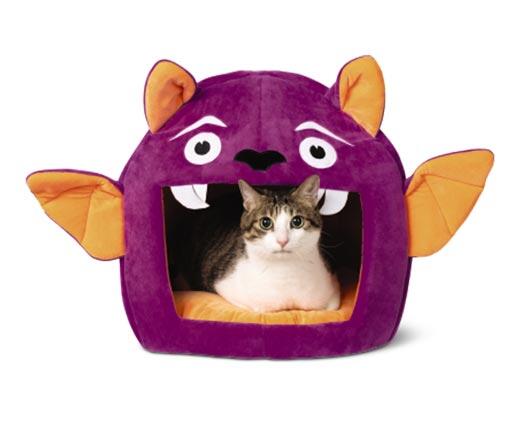 Heart to Tail 
 Fall Character Pet Bed