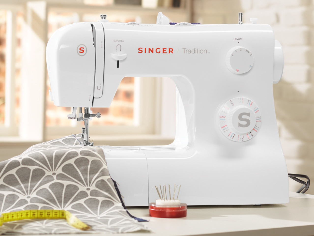 SINGER(R) Nähmaschine „Tradition 2282"