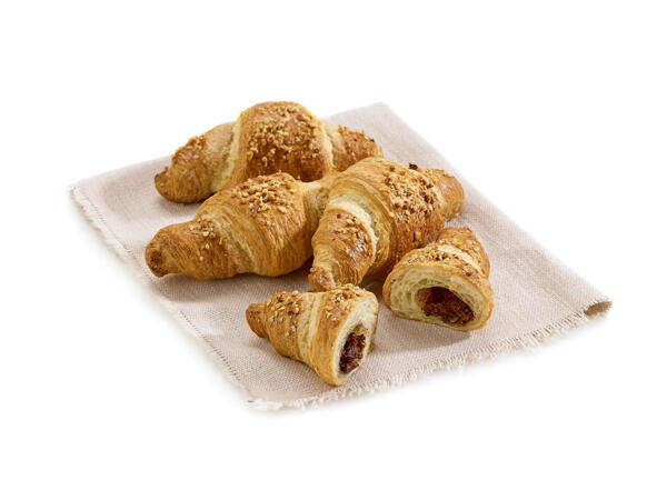 Croissant au beurre fourré aux noisettes